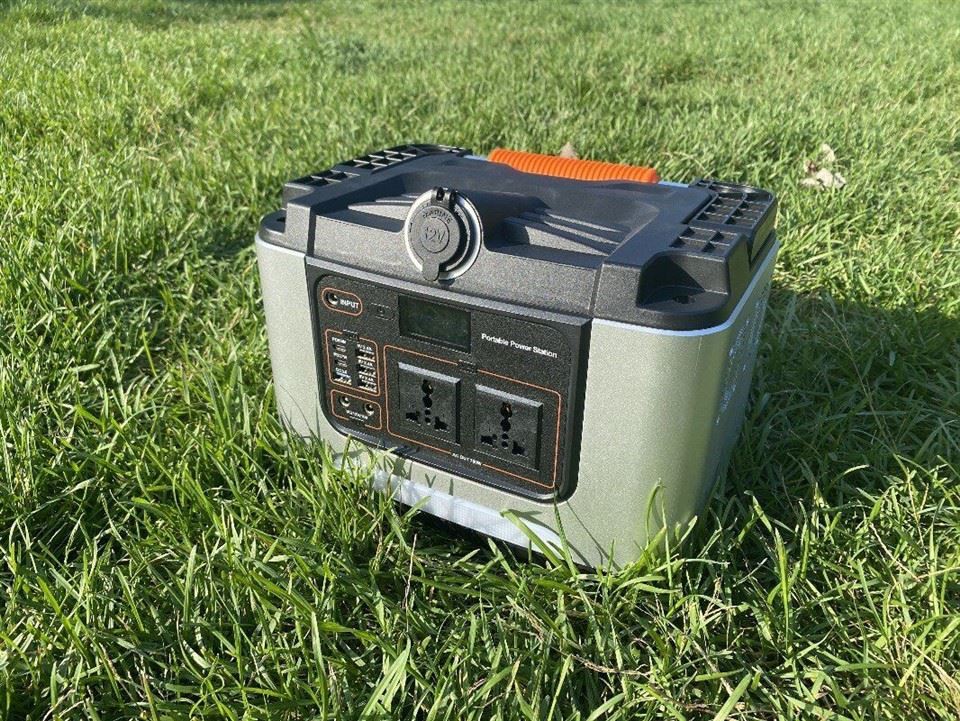 Φορητός σταθμός ηλεκτροπαραγωγής 700W